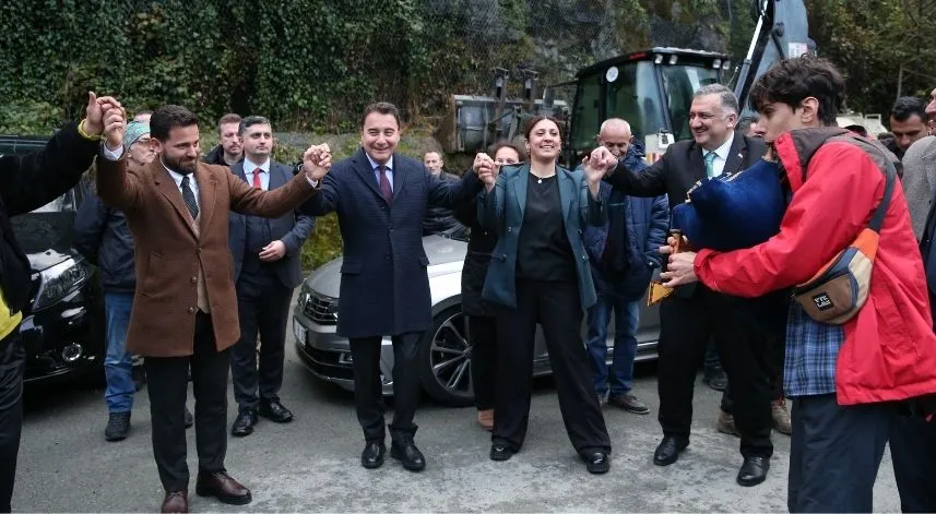 Babacan, Rize'de seçim çalışmalarını sürdürdü