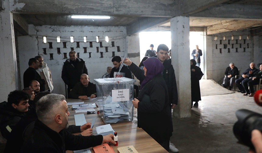 Rize’de oy verme işlemleri sürüyor 