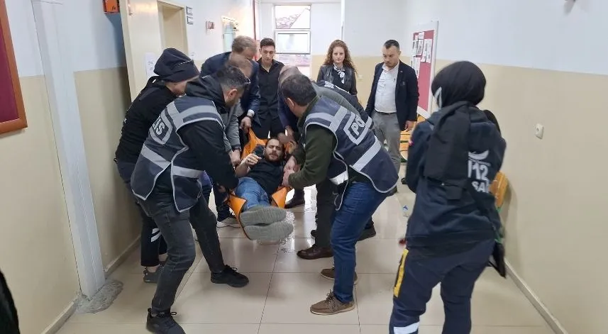 Samsun’da epilepsi krizi geçiren sandık görevlisi hastaneye kaldırıldı