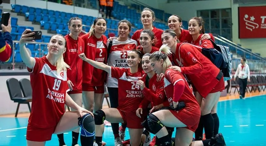 A Milli Kadın Hentbol Takımı, yarın Rize'de Karadağ'ı konuk edecek