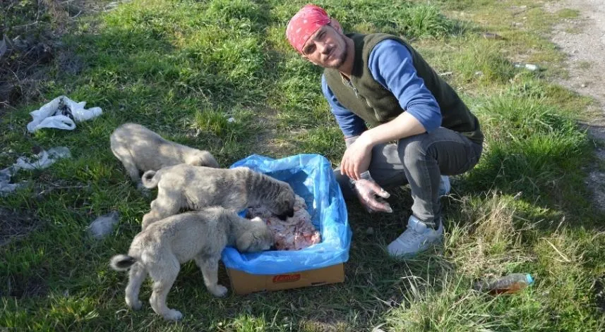 Ramazan davulcusuna patili dostları sahurda eşlik ediyor