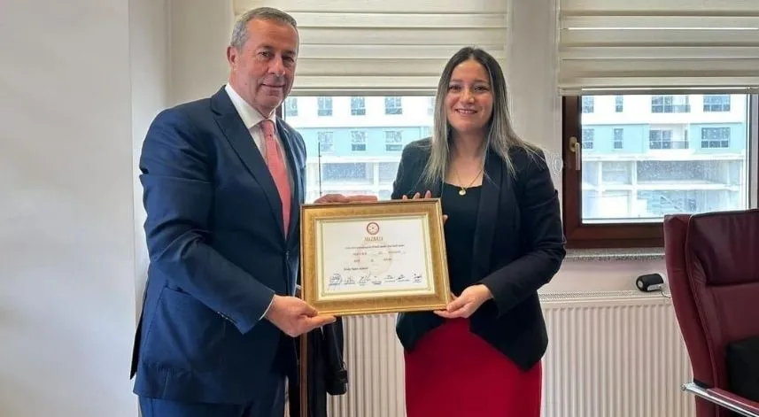 Neşet Çakır, mazbatasını aldı