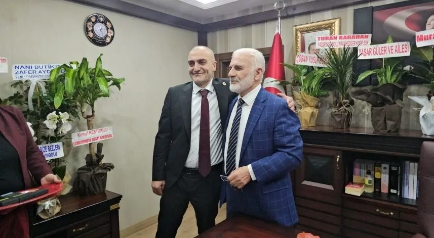 Rize'nin Çamlıhemşin İlçe Belediye Başkanı Ömer Altun göreve başladı