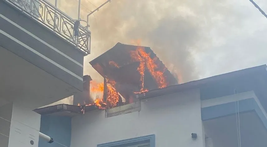 Ordu’da çatı katı alevlere teslim oldu