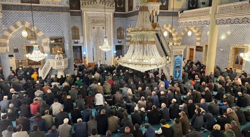 Kadir Gecesi, Rize'de dualarla idrak edildi