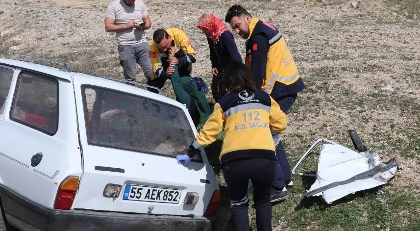 Otomobil yağmur suyu kanalına düştü, 1 kişi yaralandı