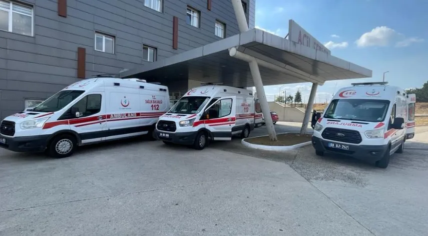 Traktör devrildi, sürücü hastanelik oldu