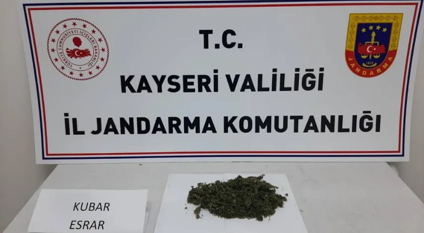 Durdurulan araçtan uyuşturucu çıktı