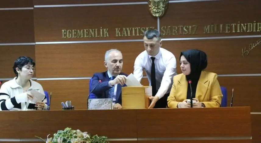 Rize Belediye Meclisi’nde görev dağılımı belli oldu