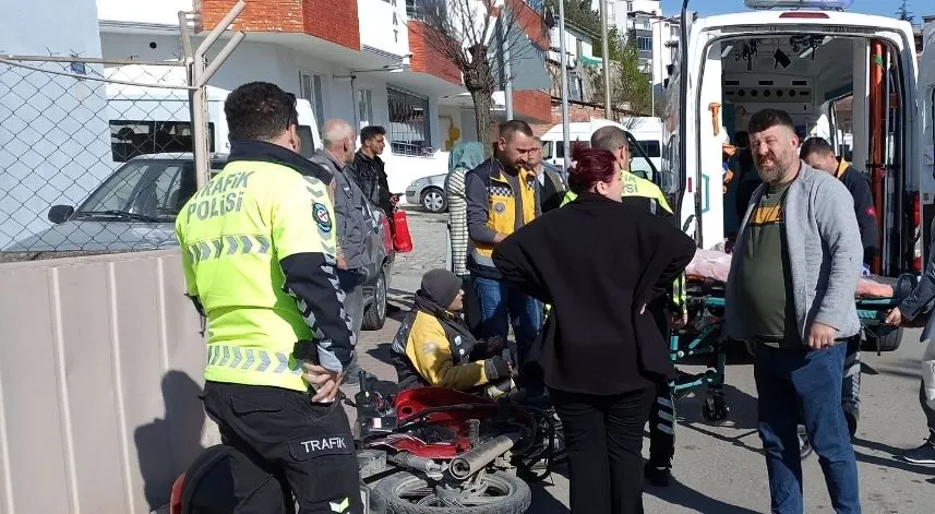 Otomobil ile çarpışan motosiklet sürücüsü yaralandı