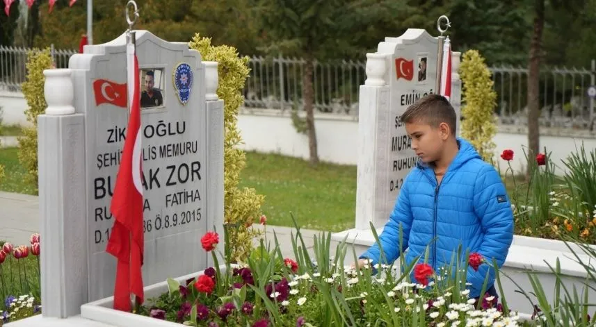 Samsunlular mezarlıklara akın etti