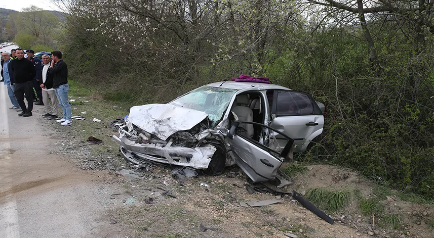 Tokat'ta iki otomobilin çarpıştığı kazada 1 kişi öldü, 8 kişi yaralandı