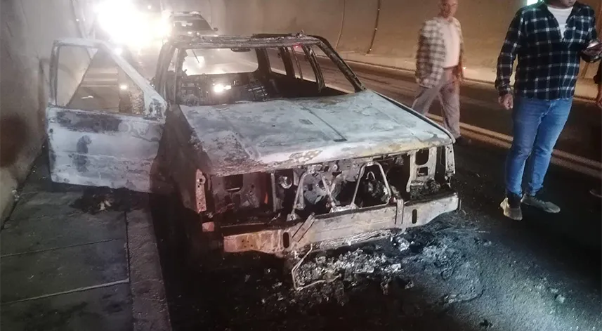 Artvin'de tünel içinde seyir halindeki otomobil yandı
