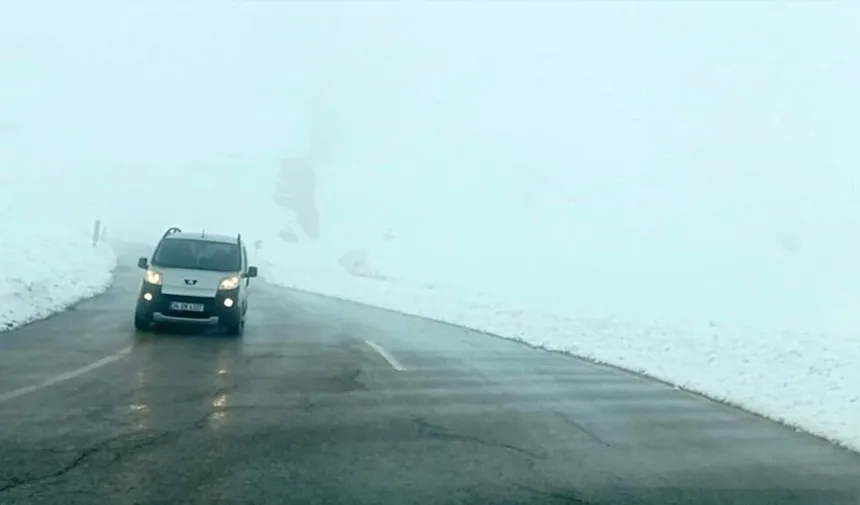 Palandöken geçidinde sis ve tipi etkili oldu