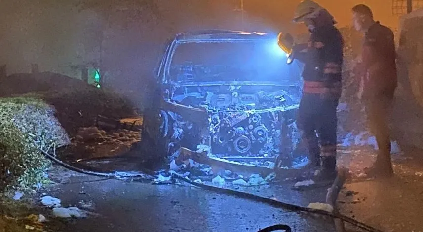 Trabzon'da seyir halindeki otomobil yandı