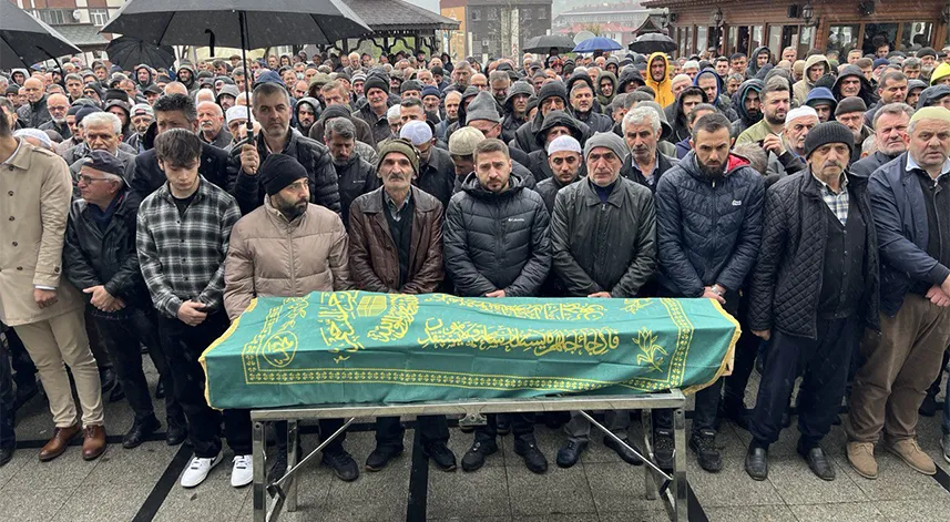 Rize'deki trafik kazasında ölen kişinin cenazesi defnedildi