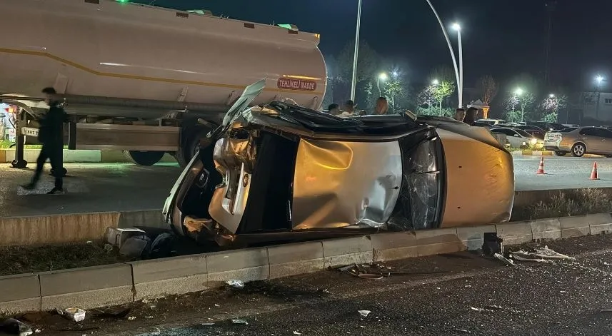 Otomobil ile kamyonetin çarpıştığı kazada 5 kişi yaralandı