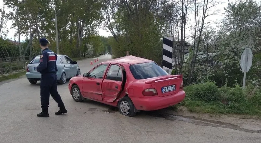 İki otomobilin çarpıştığı kazada 4 kişi yaralandı