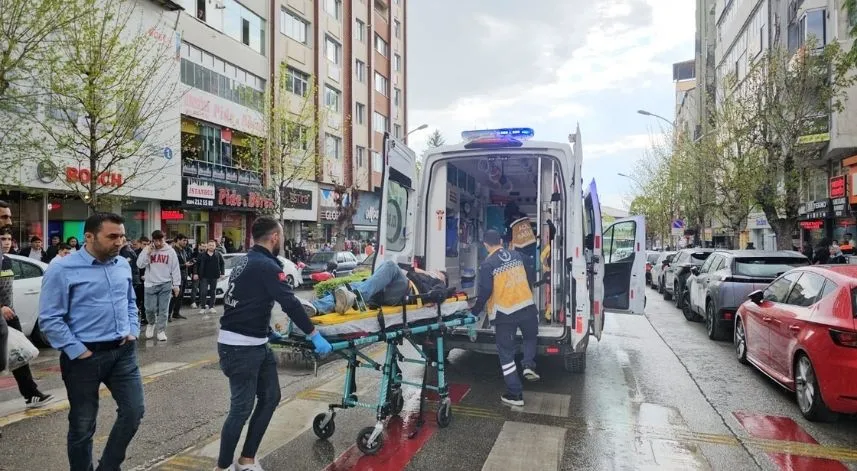 Otomobile çarpan motosikletin sürücüsü yaralandı