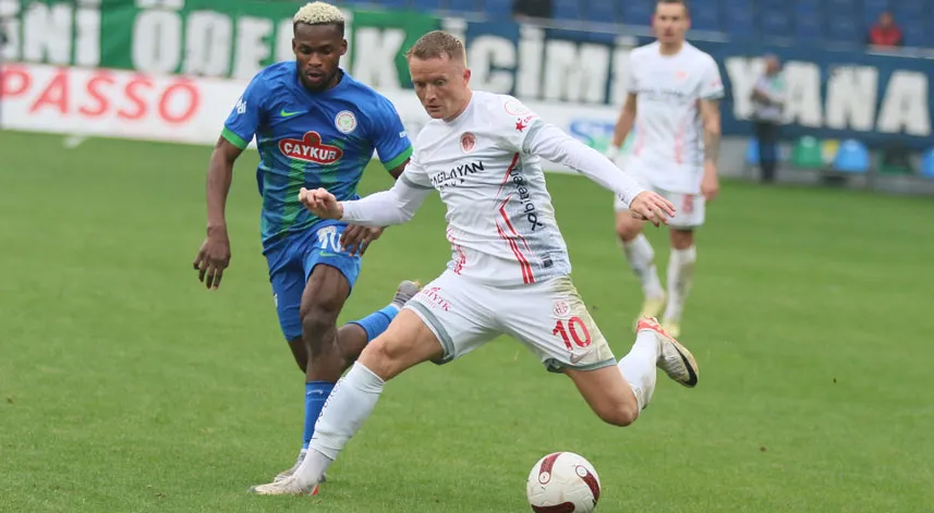 Çaykur Rizespor, Antalyaspor'u 3-0 yenerek Avrupa yolunda ilerliyor