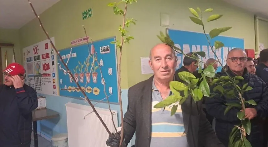 Rize’de vatandaşlara bin 500 meyve fidanı dağıtıldı