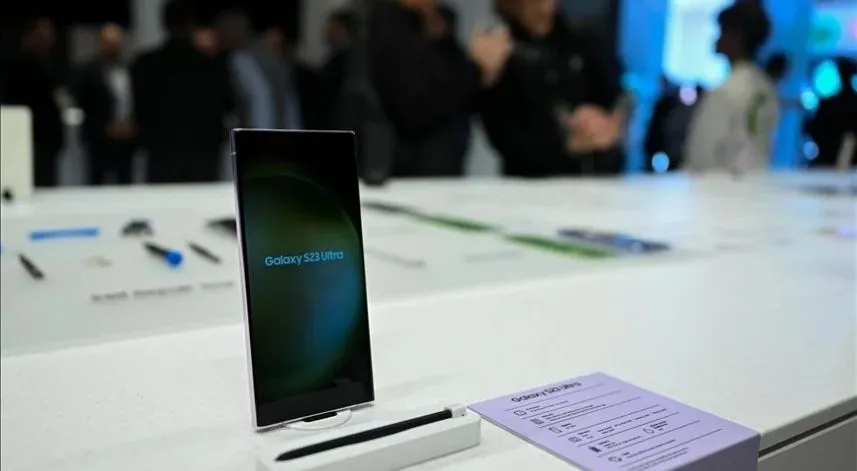 Güney Koreli Samsung, akıllı telefon satışında Apple'ı geçti