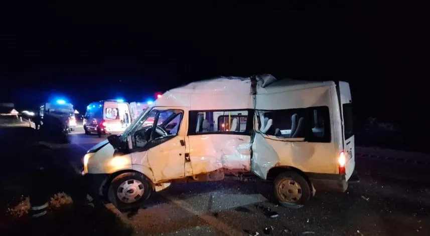 Samsun'da yolcu otobüsü minibüsle çarpıştı: 1 ölü