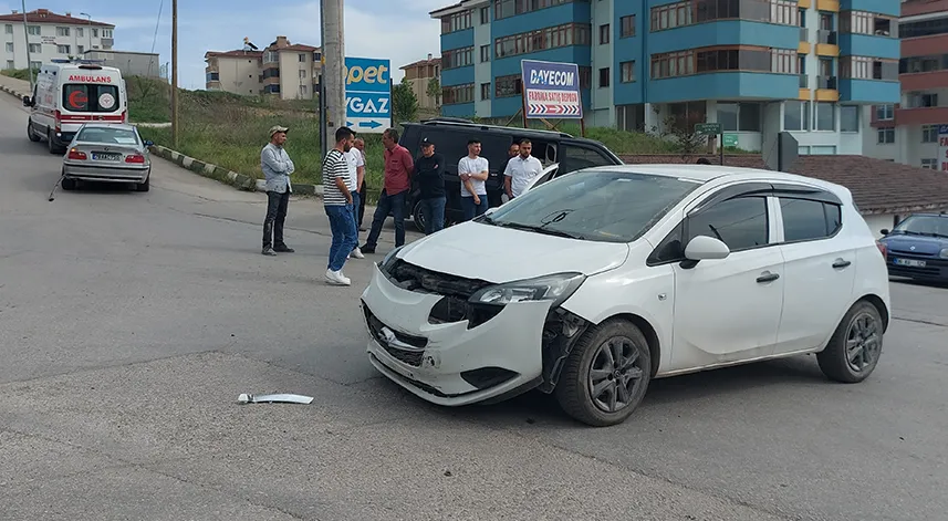 İki otomobilin çarpıştığı kazada 1 kişi yaralandı