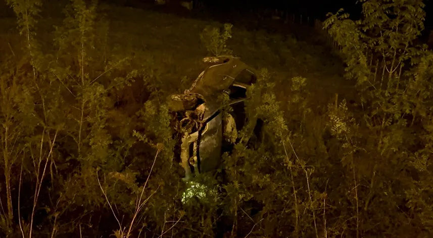 Şarampole devrilen otomobilin sürücüsü yaralandı