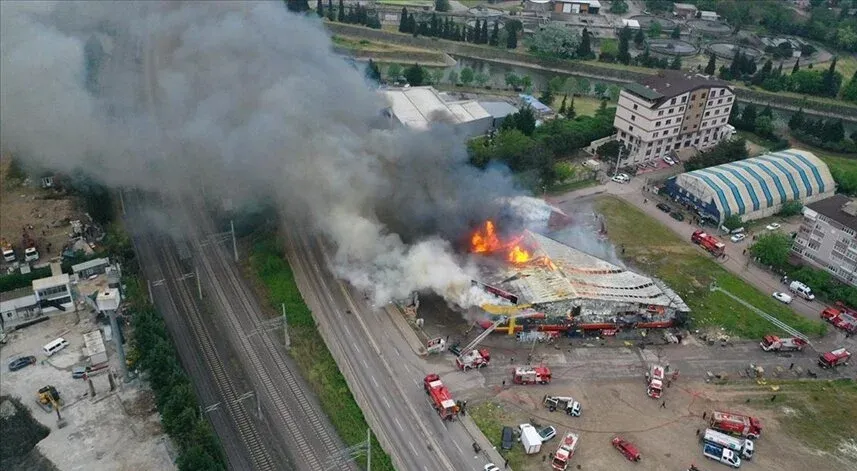 Market deposunda yangın