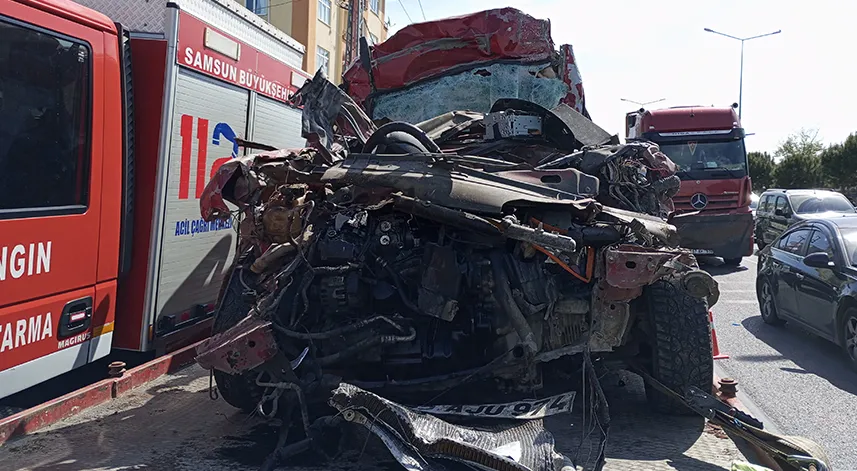 Tırın dorsesine arkadan çarpan araçtaki karı koca öldü