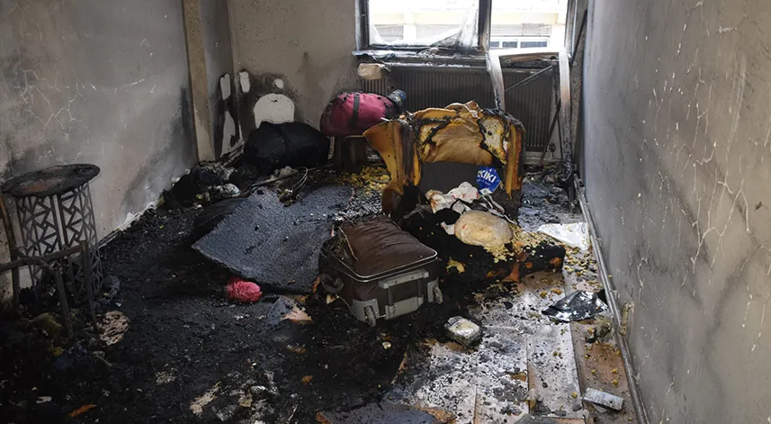 Ev yangınında dumandan etkilenen kişi hastaneye kaldırıldı