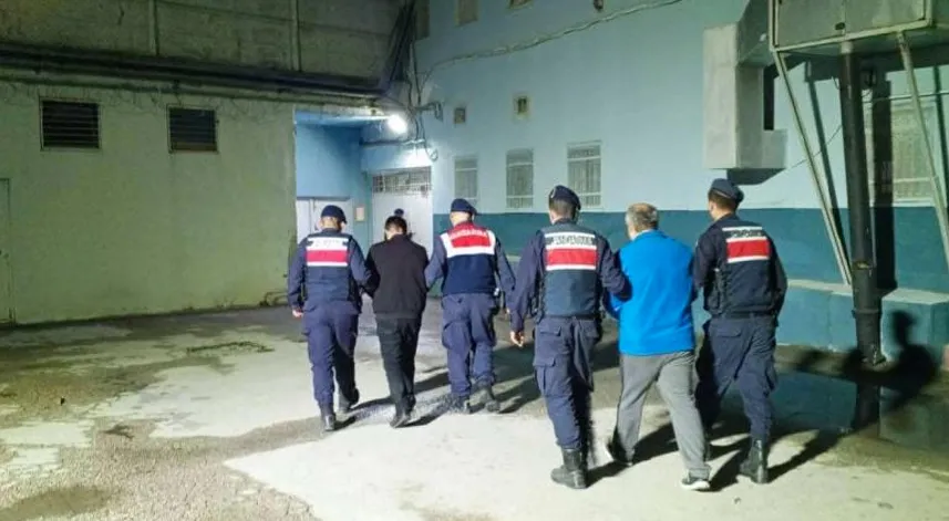 Araçlarında uyuşturucu madde ile yakalanan 2 şahıs tutuklandı