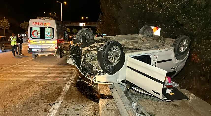 Devrilen otomobilin sürücüsü yaralandı