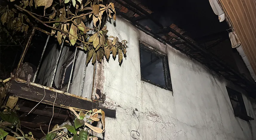 2 katlı müstakil evde çıkan yangın söndürüldü