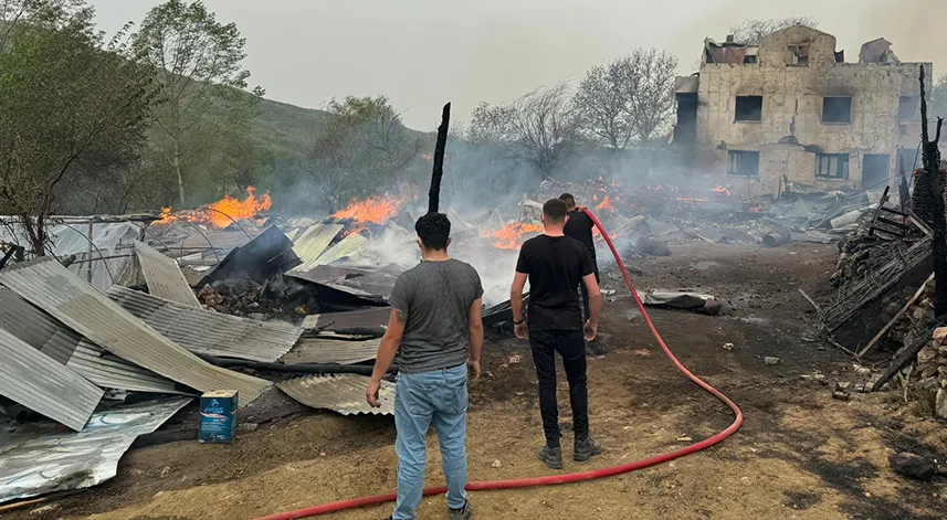 2 ev, sera ve ahırlar yandı, 4 büyükbaş hayvan öldü