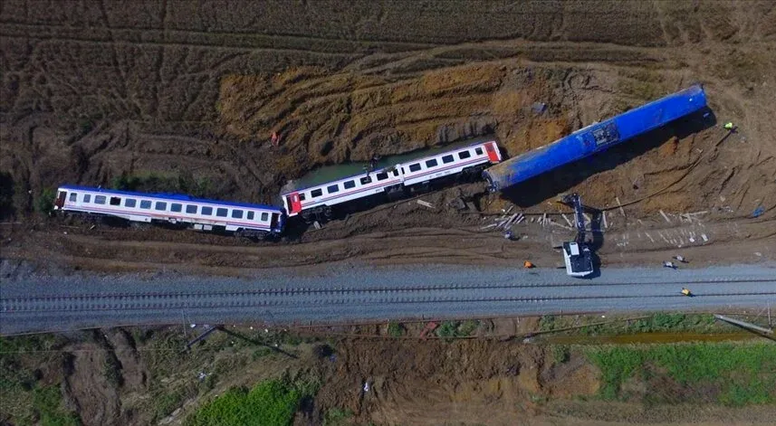 25 kişinin hayatını kaybettiği tren kazasıyla ilgili karar açıklandı