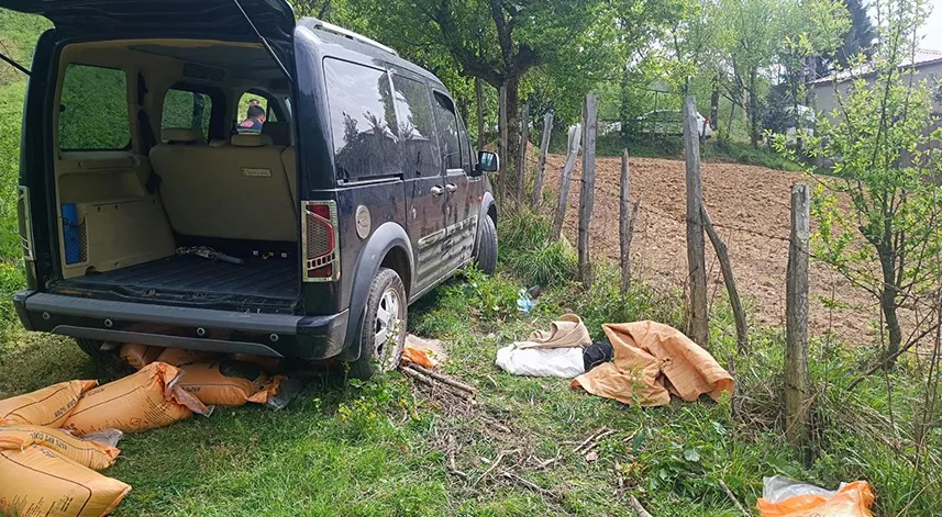 Yokuştan kayan aracının altında kalan sürücü öldü