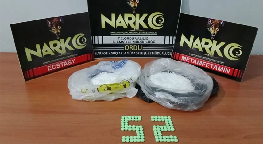 Uyuşturucu ele geçirilen otomobildeki 2 kişi tutuklandı