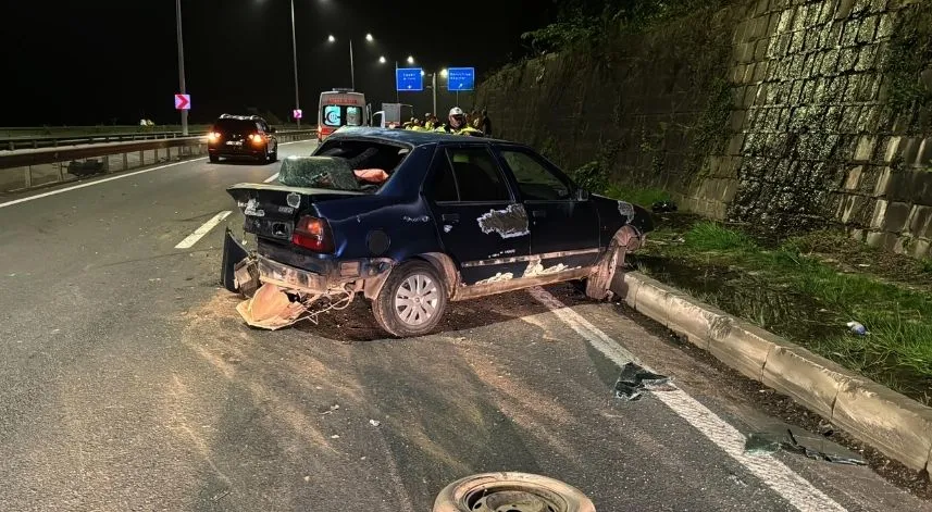 Rize'de zincirleme trafik kazasında 1'i ağır 2 kişi yaralandı