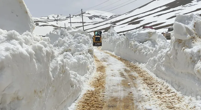 Yayla yollarında karla mücadele devam ediyor