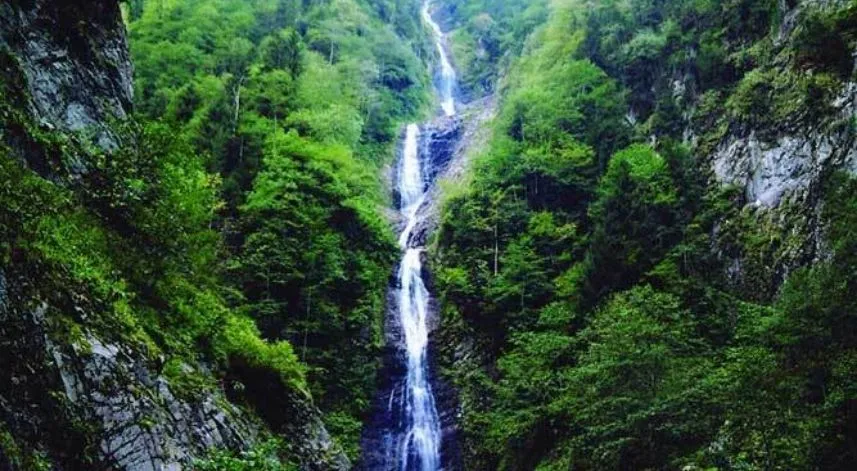 Eşsiz manzarası ile Gelintülü Şelalesi