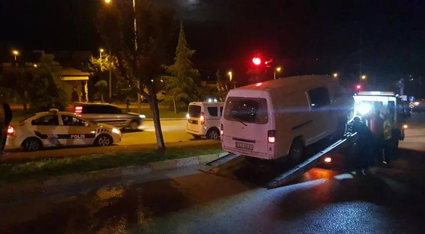 Kavga ihbarına gelen polisleri görünce kaçmaya çalıştılar