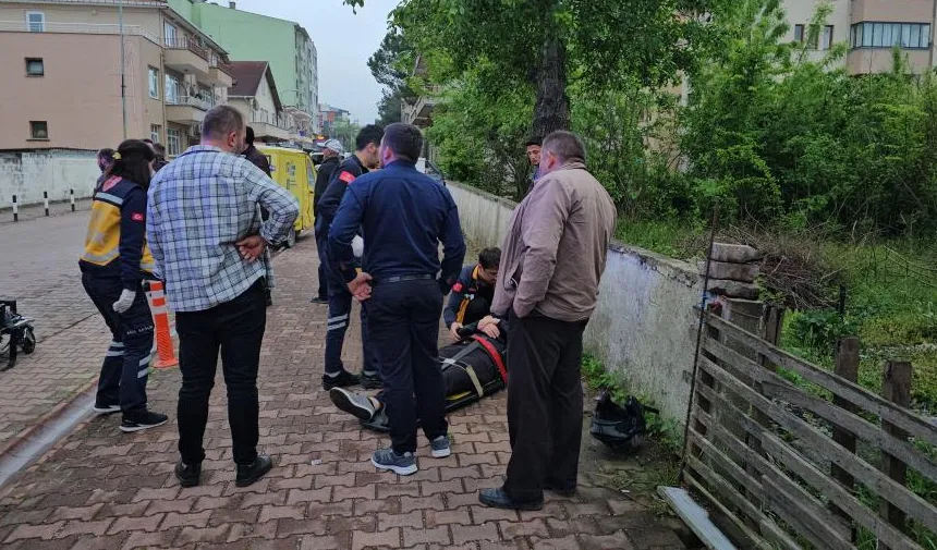 Motosikletin çarptığı köpek telef oldu, sürücü yaralandı