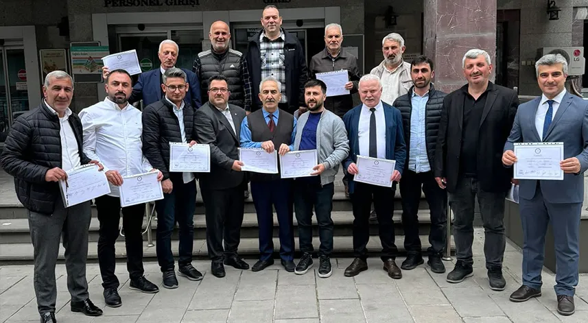 Rize’de muhtarlar mazbatalarını aldı