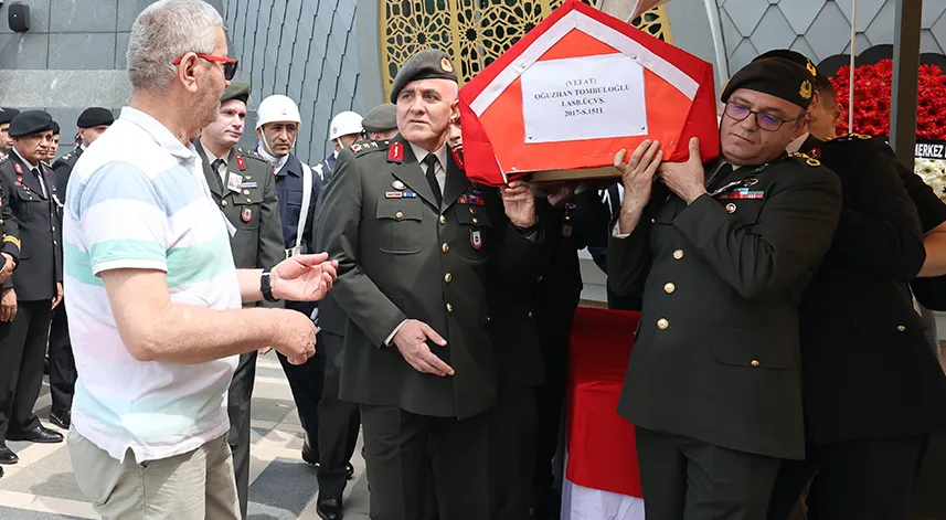 Trafik kazasında hayatını kaybeden astsubay toprağa verildi