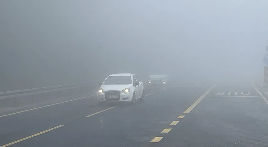 Bolu Dağı'nda etkili olan sis görüş mesafesini düşürdü