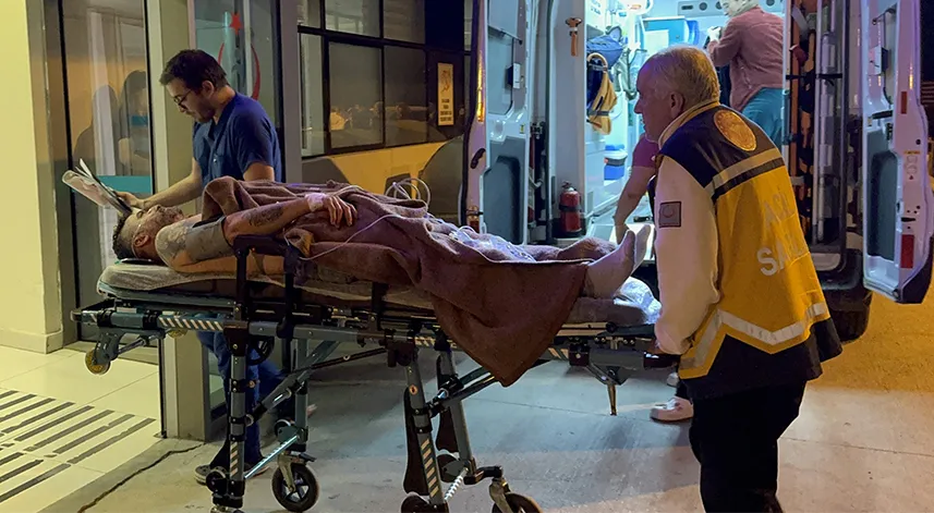 Çalıştığı iş yerinin sahibini kazmayla yaralayan kişi yakalandı