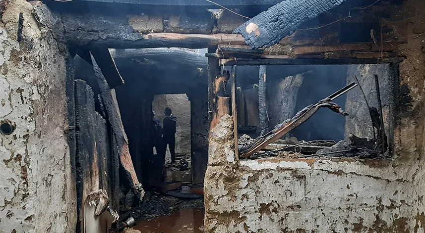 Mutfak tüpü çakmakla kontrol edilirken patladı