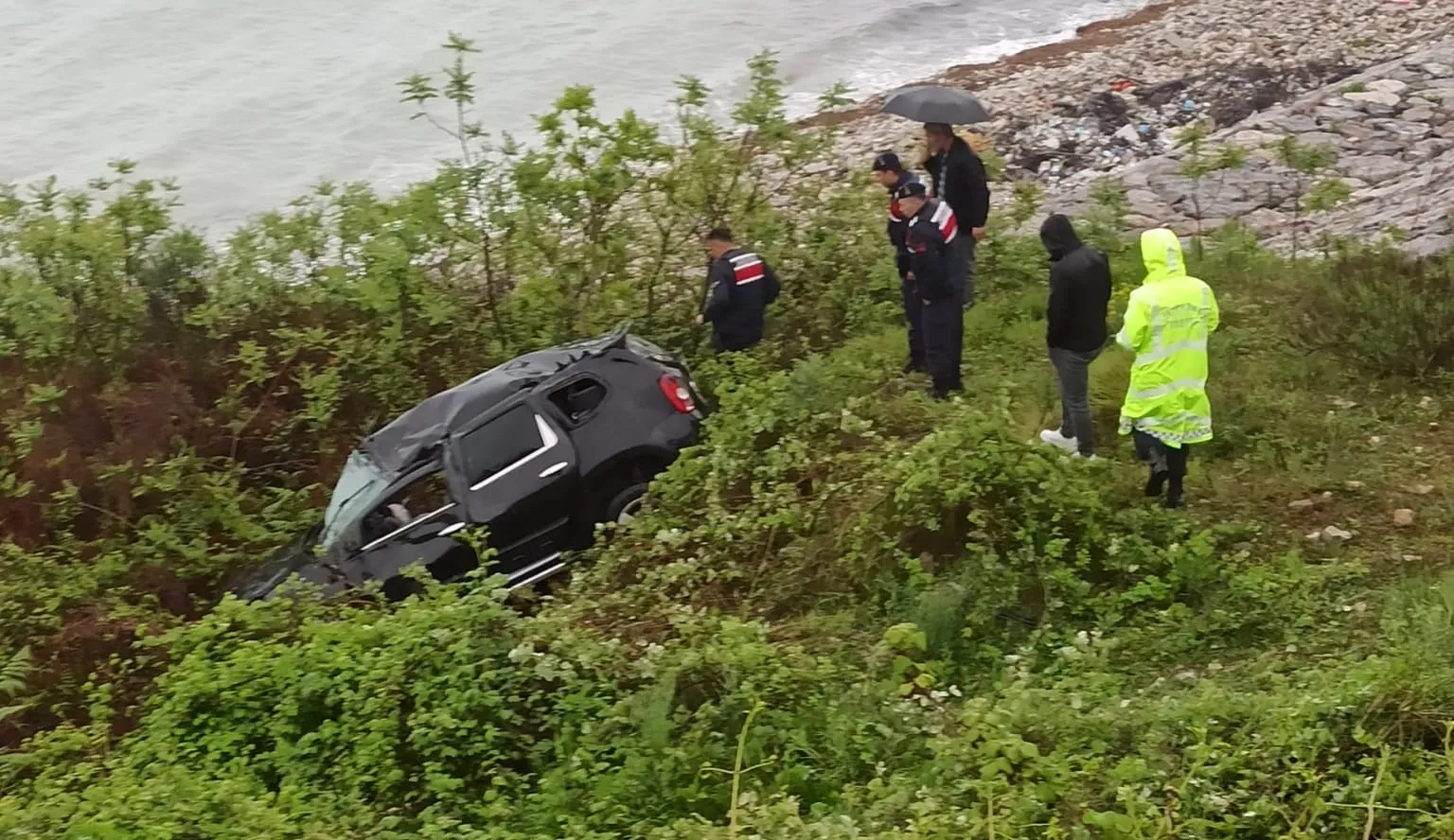  Türkeli'de otomobil şarampole yuvarlandı: 1 yaralı   